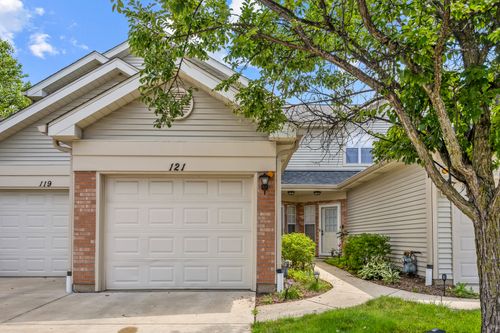 121 Golfview Dr, Glendale Heights, IL, 60139-3674 | Card Image