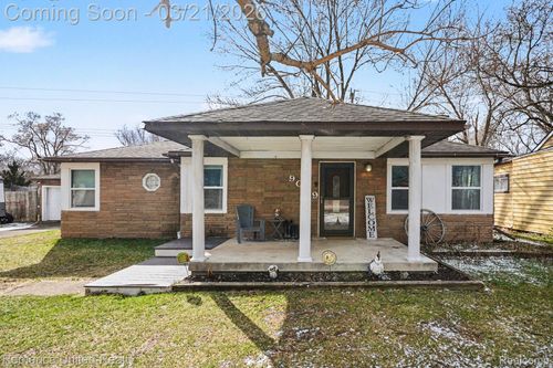 9079 Grove Dr, Whitmore Lake, MI, 48189-9525 | Card Image