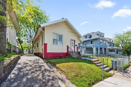 42 Scheerer Ave, Newark, NJ, 07112-2524 | Card Image