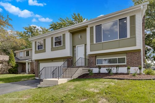 5S761 Malibu Ln, Naperville, IL, 60540-3766 | Card Image