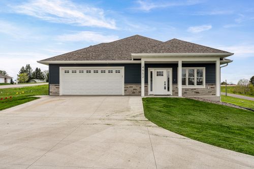 W4952 Battlestone Station Rd, La Crosse, WI, 54601-2619 | Card Image