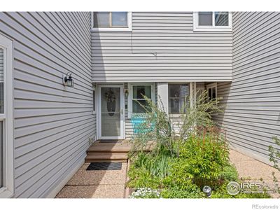 Entry space with landscaping | Image 2