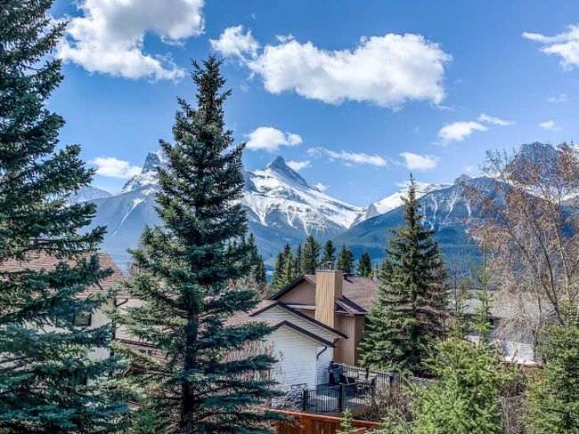 329 Canyon Close, Home with 6 bedrooms, 4 bathrooms and 5 parking in Canmore AB | Image 4