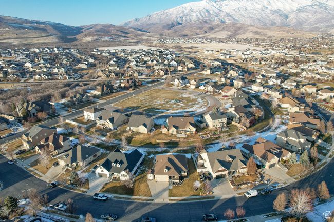 Bird's eye view with a mountain view | Image 47