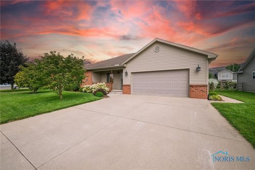 106 Redbud Dr, Swanton, OH, 43558-8412 | Card Image