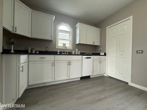 604 11th St, Port Huron, MI, 48060-4431 | Card Image