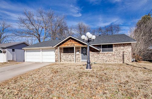 304 Sundown Ct, Burleson, TX, 76028-5210 | Card Image