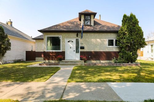 732 12b St N, Lethbridge, AB, T1H2L9 | Card Image