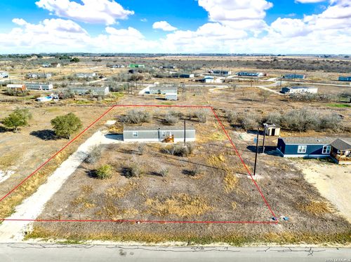888 Lobo Loop, Hondo, TX, 78861 | Card Image