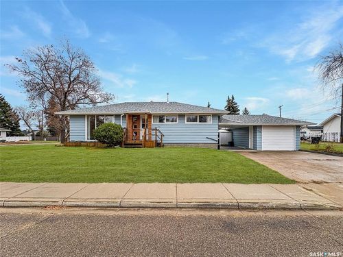 780 8th Ave Ne, Swift Current, SK, S9H2R5 | Card Image