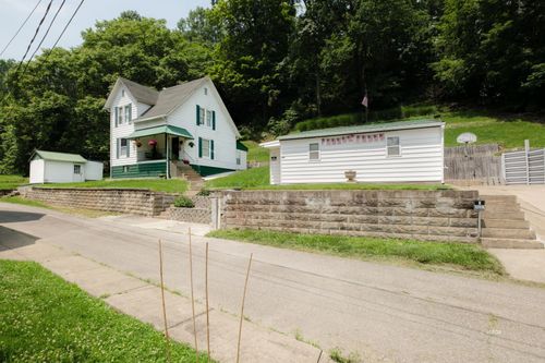 404 Fisher St, Middleport, OH, 45760-1045 | Card Image