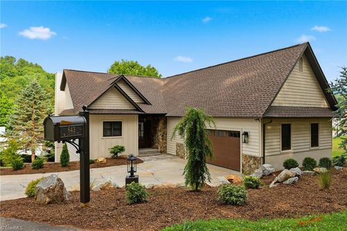 643 W Landing Dr, Jefferson, NC, 28640-9038 | Card Image