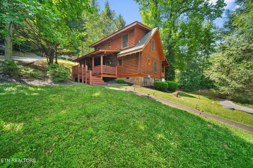 3319 Covered Bridge Way, Sevierville, TN, 37862-7456 | Card Image