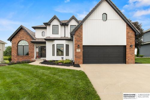 906 Bailey Dr, Papillion, NE, 68046-7023 | Card Image