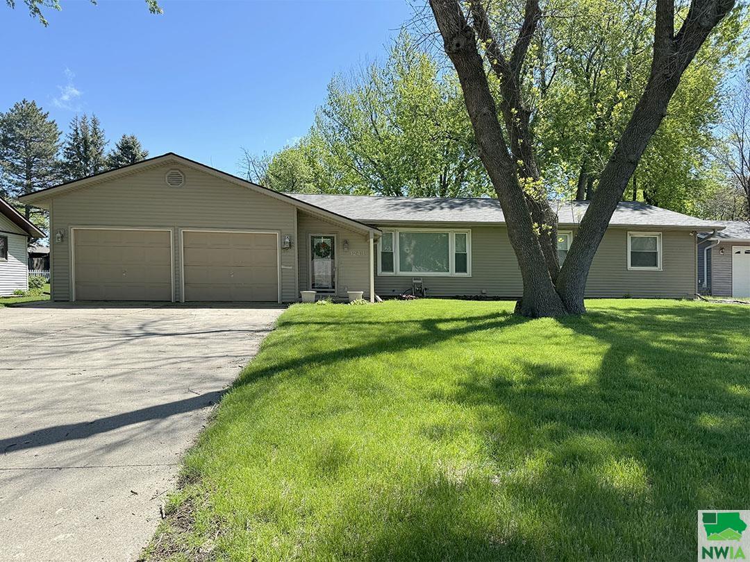 1st Ave, Sioux Center, IA 51250