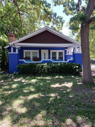 View of front of house featuring a front yard | Image 1