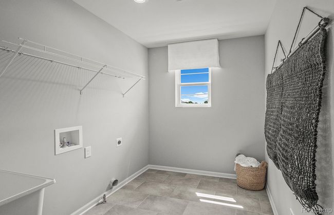 Laundry Room | Image 12