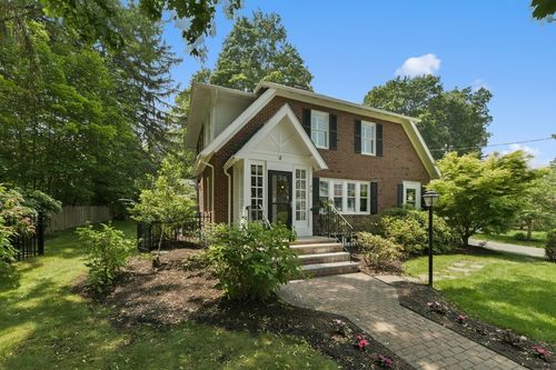 12 Coolidge Ave, Lexington, MA, 02420-1804 | Card Image