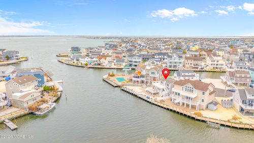 76 Jennie Dr, Manahawkin, NJ, 08050-4233 | Card Image
