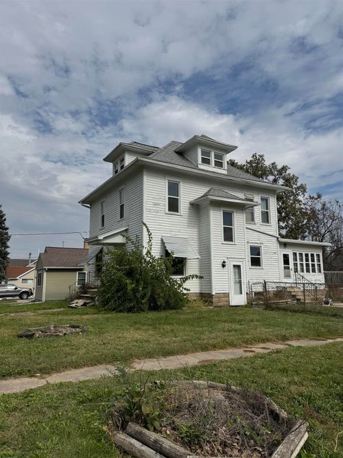 618 State St, Dysart, IA, 52224-9724 | Card Image