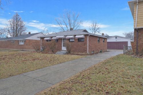 6377 Ledgebrook Dr, Brook Park, OH, 44142-3745 | Card Image