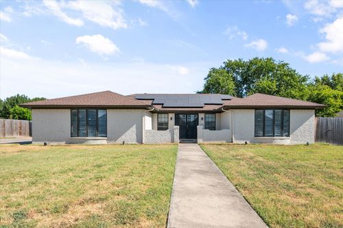 108 Haywood Dr, Benbrook, TX, 76126-4002 | Card Image