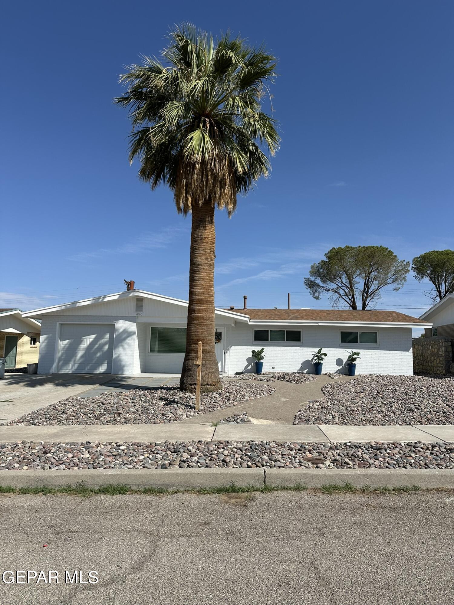 DE Soto Ave, El Paso, TX 79912