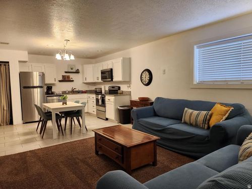 h-1-860 S Village Rd, St. George, UT, 84770-1898 | Card Image