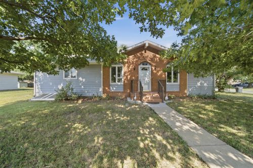 1527 Westborough Dr, Newton, KS, 67114-1479 | Card Image