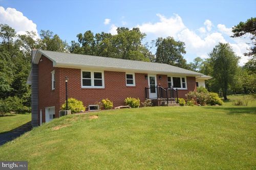 5069 Middle Rd, WINCHESTER, VA, 22602-2784 | Card Image