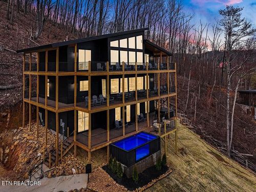 793 Chestnut Dr, Gatlinburg, TN, 37738-4453 | Card Image