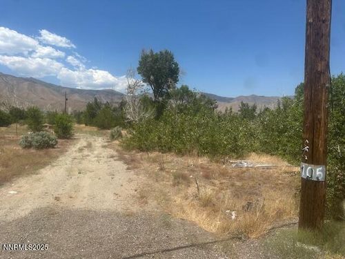 105 Eastside Ln, Coleville, CA, 96107-9721 | Card Image