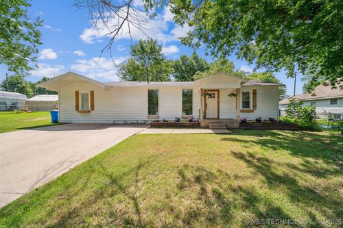210 4th St, Checotah, OK, 74426-2210 | Card Image