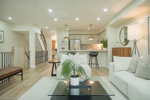 10-3355 Thomas St, Mississauga, ON, L5M0P7 | Card Image