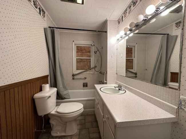 210 Water St, Home with 2 bedrooms, 1 bathrooms and null parking in Weldon IL | Image 5