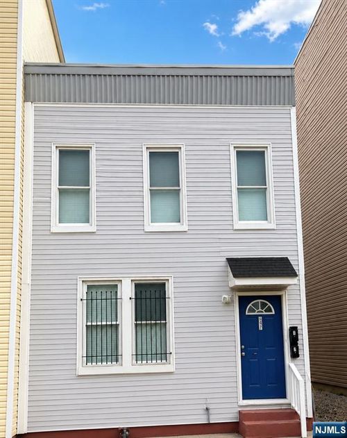 647 Grove Street, Irvington, NJ, 07111 | Card Image
