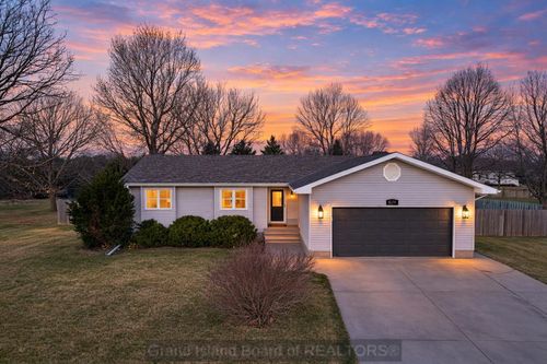 624 Sweetwood Dr, Grand Island, NE, 68803-3118 | Card Image