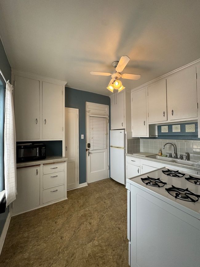 APT-102 - 441 W Exchange St, Townhouse with 2 bedrooms, 1 bathrooms and 1 parking in FREEPORT IL | Image 5