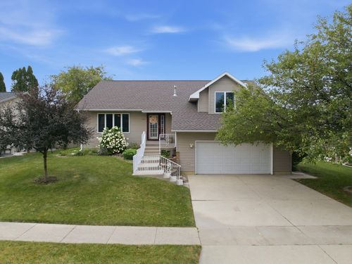 833 Lisa Dr, Waterloo, IA, 50701-5211 | Card Image