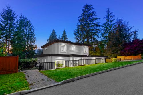 4935 Cedarcrest Ave, North Vancouver, BC, V7R3R7 | Card Image