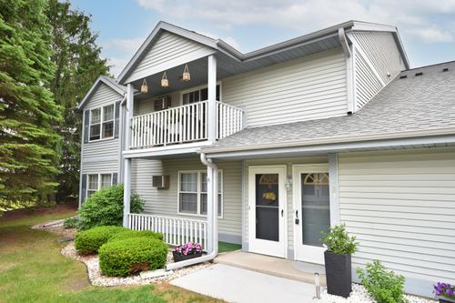 724 Worthington Ct, West Bend, WI, 53090-2169 | Card Image