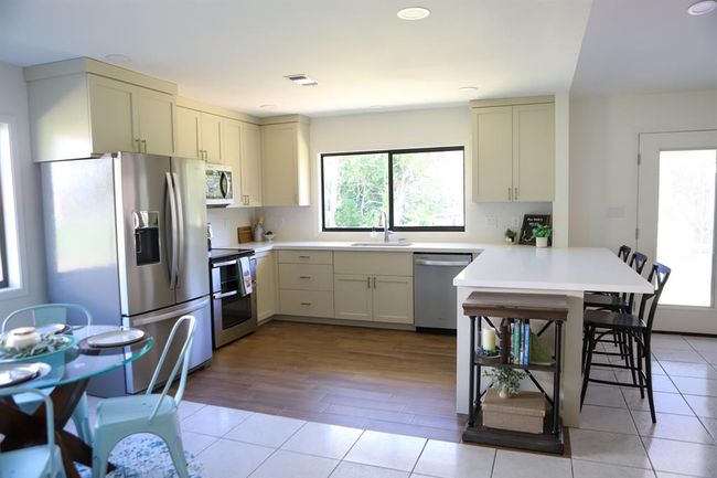 Kitchen with custom cabinetry | Image 7