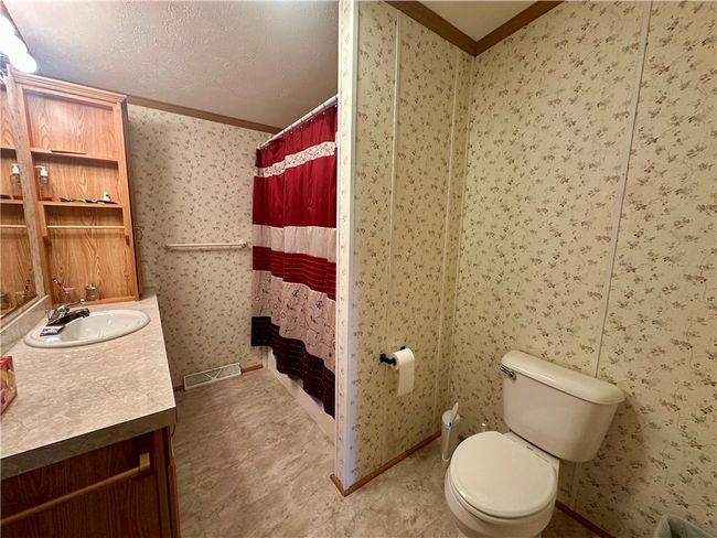 20 Stoneridge Ln, House other with 3 bedrooms, 2 bathrooms and 2 parking in Grove City PA | Image 13