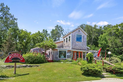 8 Center St, West Stockbridge, MA, 01266-9802 | Card Image