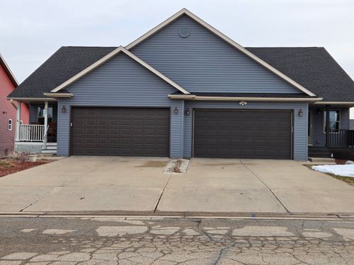 637 Garfield Ave, Evansville, WI, 53536-1067 | Card Image