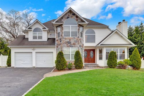 5 Supreme Ct, Smithtown, NY, 11787-4316 | Card Image