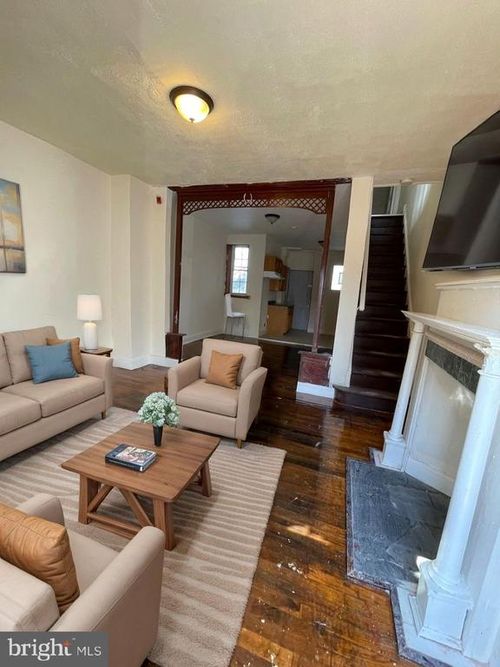 735 W Russell St, PHILADELPHIA, PA, 19140-5520 | Card Image