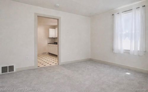 18592 Filmore St, Livonia, MI, 48152-3021 | Card Image