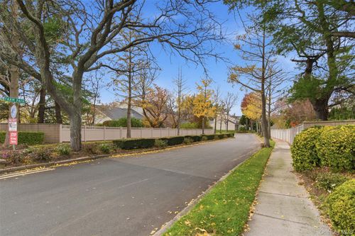 112 Cedar Shake Ct, Huntingtn Sta, NY, 11746-1952 | Card Image