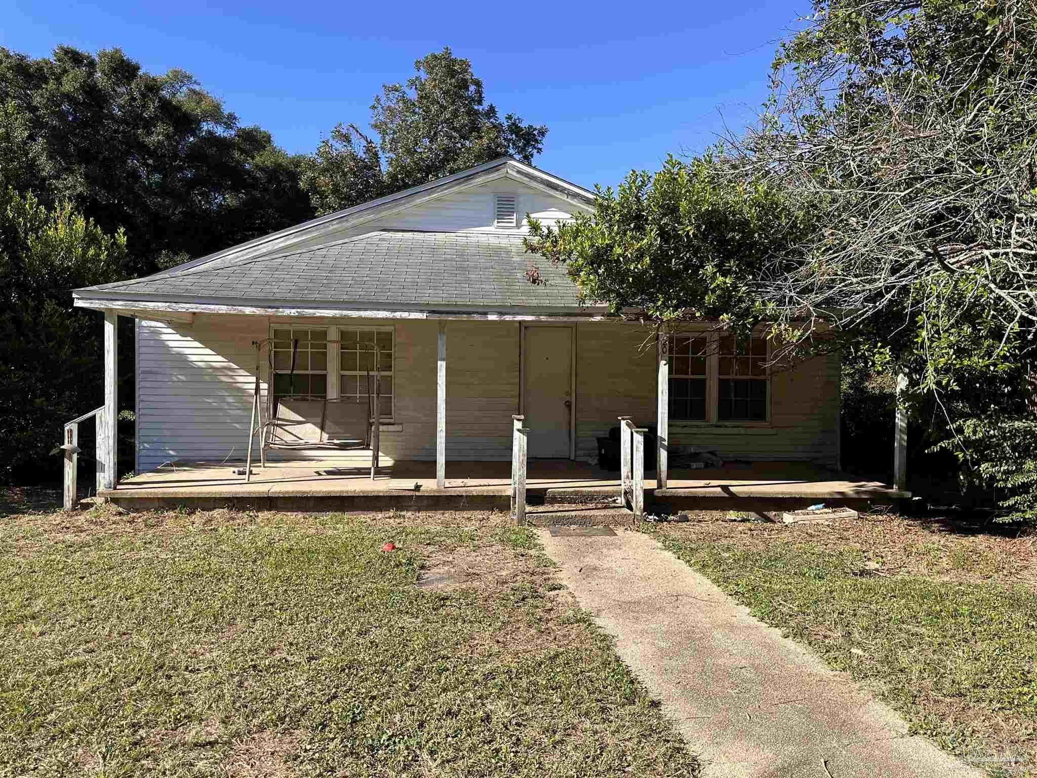 Rosalyn Way, Pensacola, FL 32505